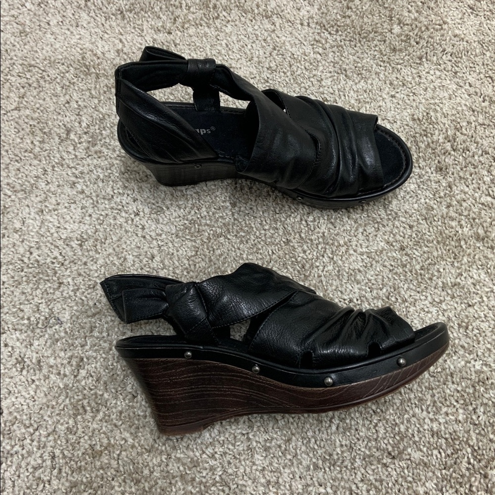 Baretraps bissy Havannah T-Strap Wedge Sandals black shoes heels